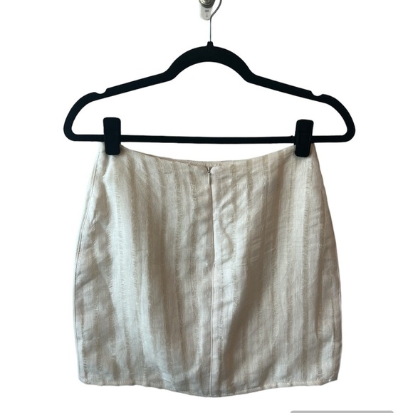 Savannah Morrow Women's White Dylan Striped Linen Mini Skirt - Picture 5 of 5